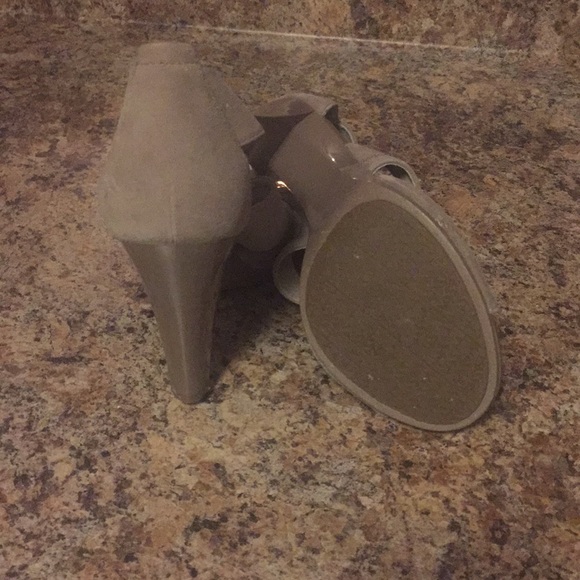 Heels - Picture 4 of 5